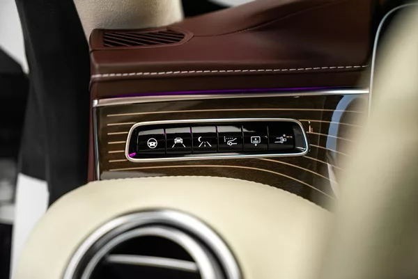 Mercedes-Benz Třídy S Coupe 4M Designo - foto 23
