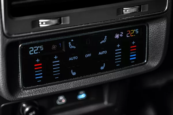 Audi SQ8 competition+, karbon, panorama - foto 23