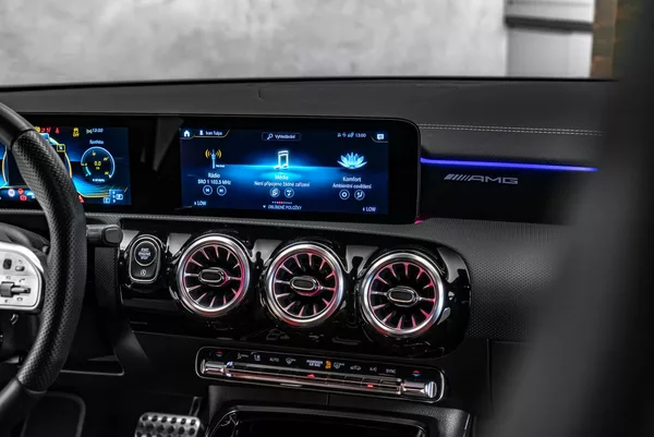 Mercedes-Benz CLA 4M Night Burmester - foto 17