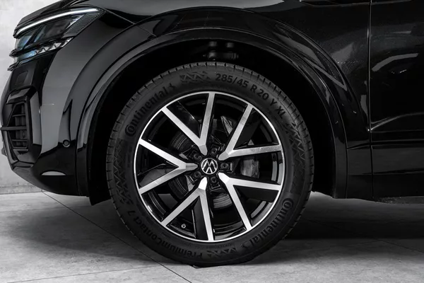Volkswagen Touareg R-line 4M Vzduch IQ Ergo - foto 2