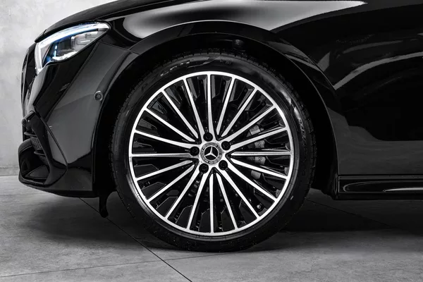 Mercedes-Benz Třídy E d 4M AMG Nezávislé Burmester - foto 2