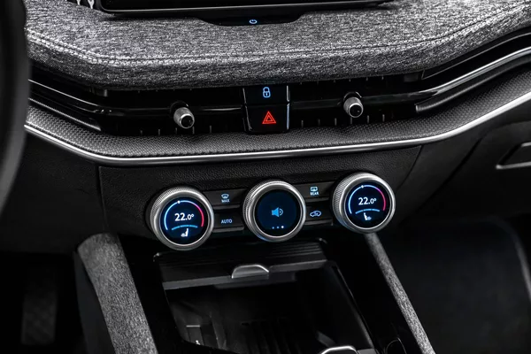 Škoda Superb 2,0 TDI DSG LED Masáž tažné - foto 18