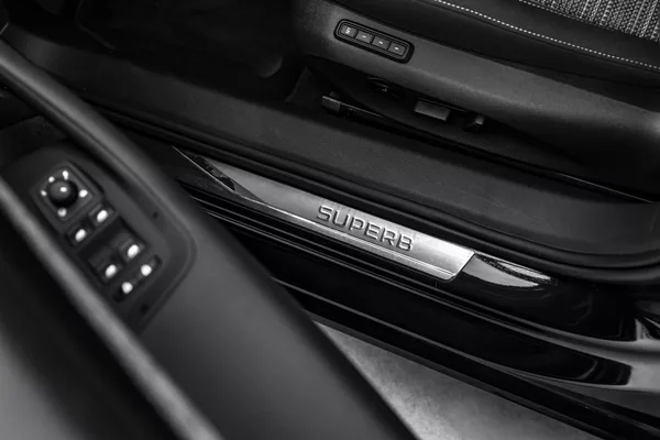 Škoda Superb 2,0 TDI DSG LED Masáž tažné - foto 19