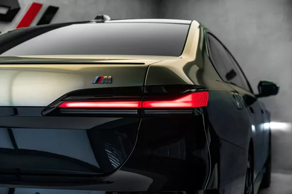 BMW 60 M-Sport Individual Theatre - foto 10
