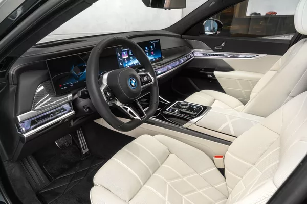 BMW 60 M-Sport Individual Theatre - foto 11