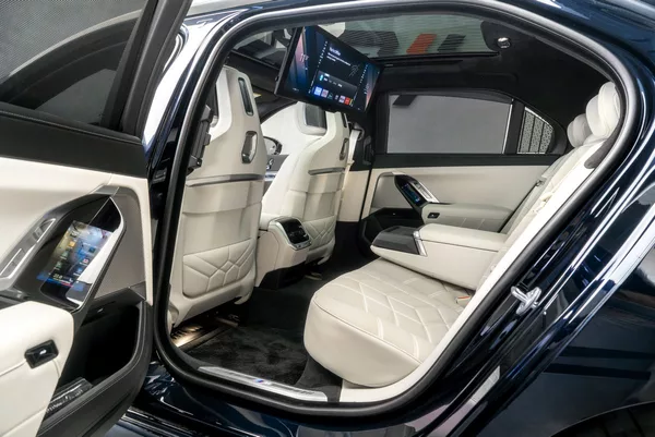 BMW 60 M-Sport Individual Theatre - foto 14