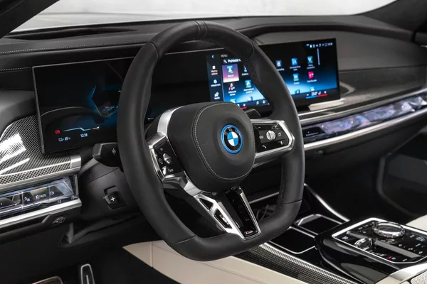 BMW 60 M-Sport Individual Theatre - foto 15