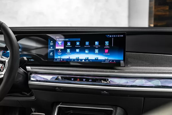 BMW 60 M-Sport Individual Theatre - foto 16