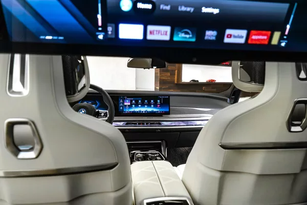 BMW 60 M-Sport Individual Theatre - foto 18