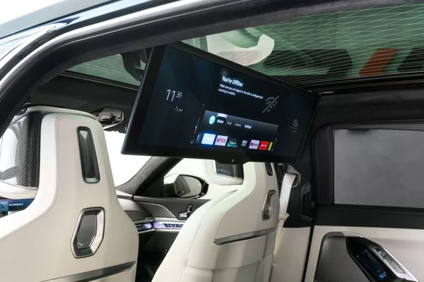 BMW 60 M-Sport Individual Theatre - foto 19