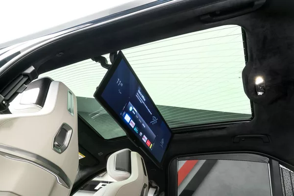 BMW 60 M-Sport Individual Theatre - foto 21