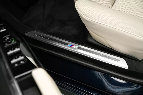 BMW 60 M-Sport Individual Theatre - foto 23