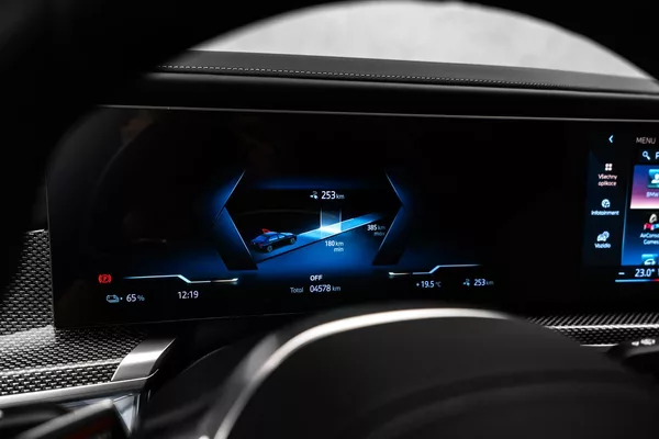 BMW 60 M-Sport Individual Theatre - foto 27