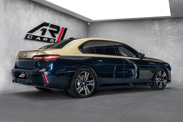 BMW 60 M-Sport Individual Theatre - foto 5