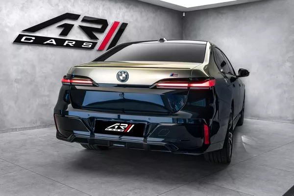BMW 60 M-Sport Individual Theatre - foto 6