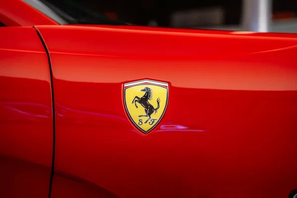 Ferrari 812 GTS, lift, karbon, CZ - foto 12