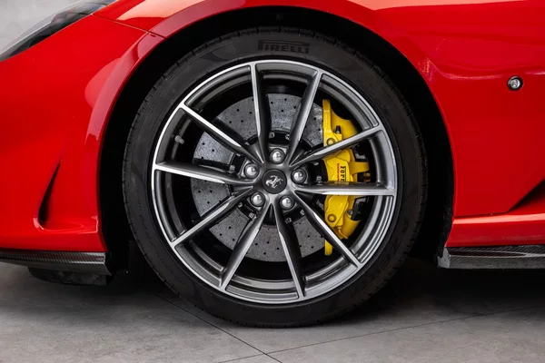 Ferrari 812 GTS, lift, karbon, CZ - foto 2