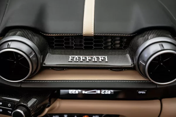 Ferrari 812 GTS, lift, karbon, CZ - foto 32