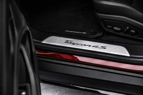 Porsche Taycan 4S Cross Turismo, cherry red - foto 16