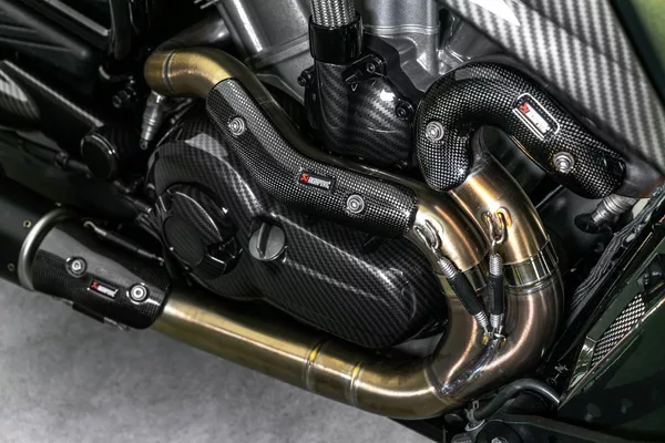 Harley-Davidson Custom, Akrapovič - foto 11