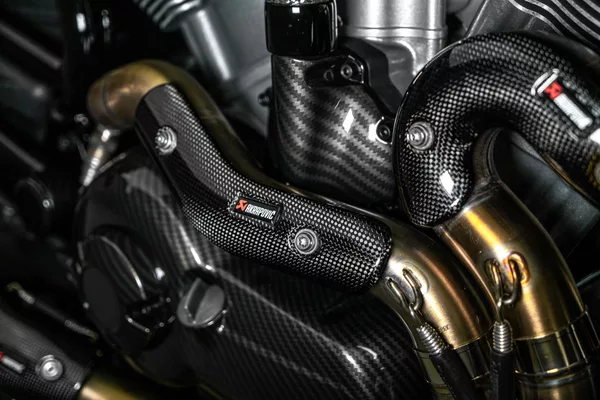 Harley-Davidson Custom, Akrapovič - foto 13