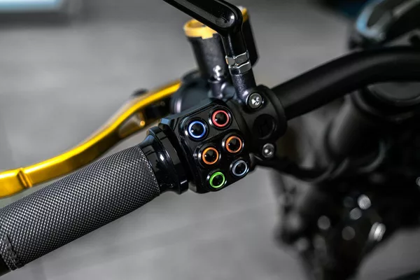Harley-Davidson Custom, Akrapovič - foto 17