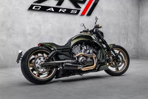 Harley-Davidson Custom, Akrapovič - foto 5