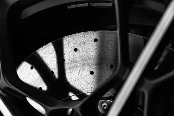 Aston Martin Valhalla - foto 16