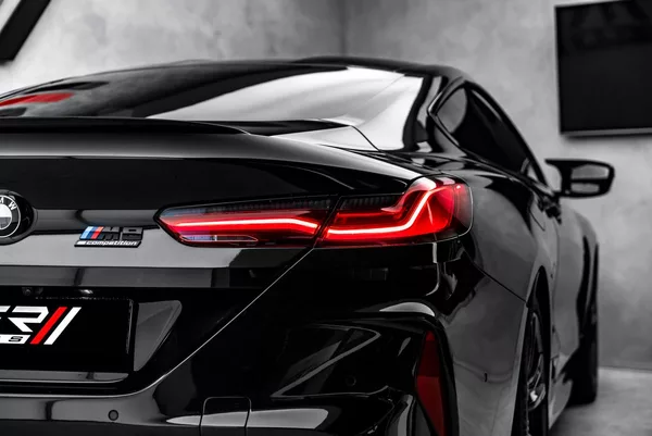 BMW M8 Coupe Competition Night Carbon - foto 10