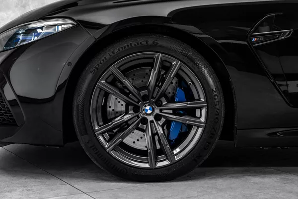 BMW M8 Coupe Competition Night Carbon - foto 2