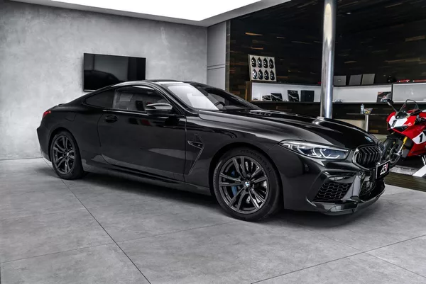 BMW M8 Coupe Competition Night Carbon - foto 4