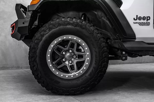Jeep Wrangler 3,6 V6 35 pneu - foto 2