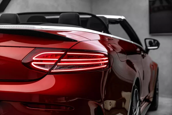 Mercedes-Benz Třídy C head-up, 360 kamera, Burmester - foto 17