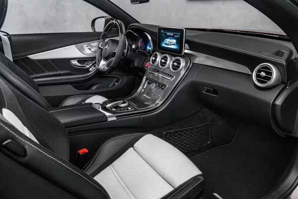 Mercedes-Benz Třídy C head-up, 360 kamera, Burmester - foto 21