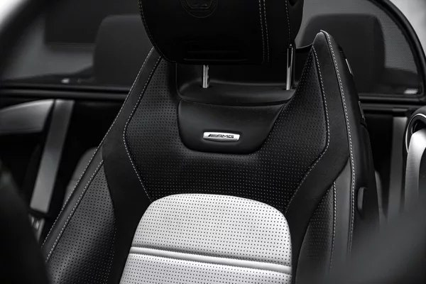 Mercedes-Benz Třídy C head-up, 360 kamera, Burmester - foto 27