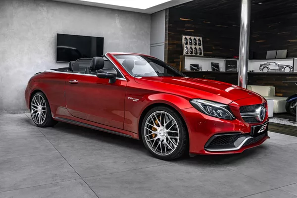 Mercedes-Benz Třídy C head-up, 360 kamera, Burmester - foto 4