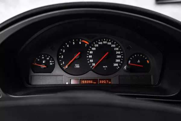 BMW Řada 8 CSI - foto 17