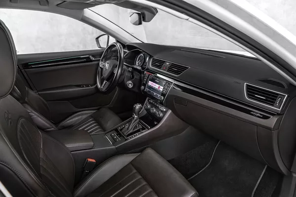 Škoda Superb Combi 2,0TSI L&K 4x4 DSG - foto 12