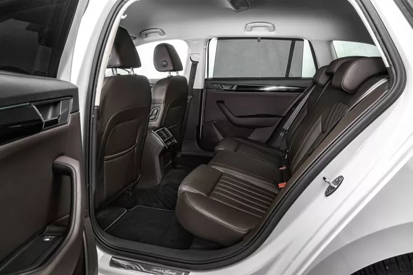Škoda Superb Combi 2,0TSI L&K 4x4 DSG - foto 14