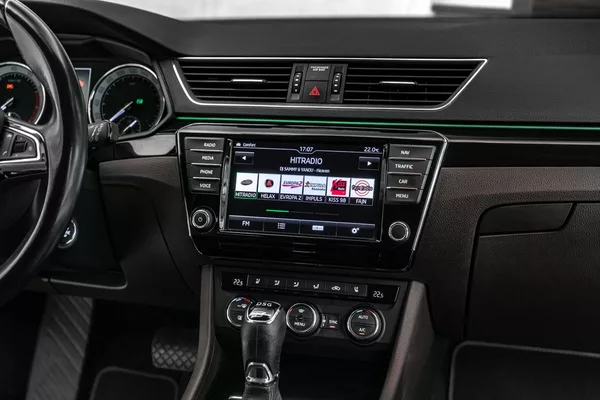 Škoda Superb Combi 2,0TSI L&K 4x4 DSG - foto 16