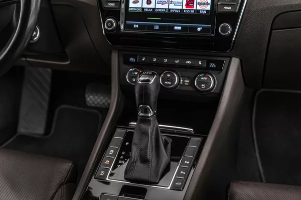 Škoda Superb Combi 2,0TSI L&K 4x4 DSG - foto 17