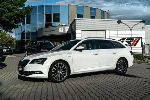 Škoda Superb Combi 2,0TSI L&K 4x4 DSG - foto 26