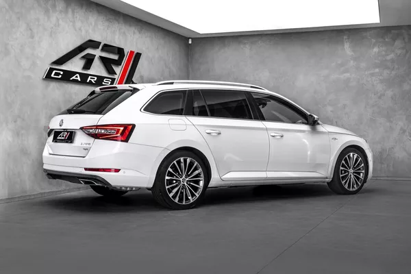 Škoda Superb Combi 2,0TSI L&K 4x4 DSG - foto 5