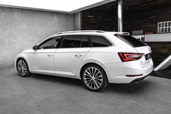 Škoda Superb Combi 2,0TSI L&K 4x4 DSG - foto 7
