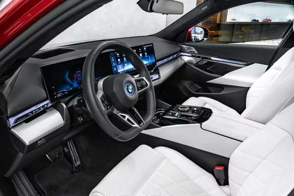 BMW Řada 5 550 e xDrive - foto 13