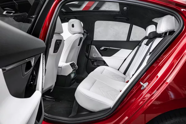 BMW Řada 5 550 e xDrive - foto 16
