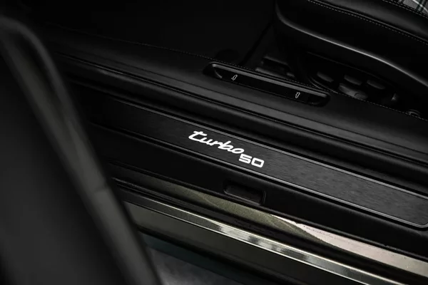 Porsche 911 TURBO 50 YEARS Keramiky Pano - foto 21