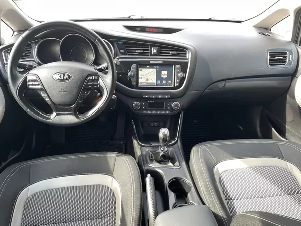 Kia Ceed SW 1,6 GDi TOP - foto 10