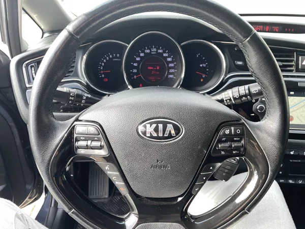 Kia Ceed SW 1,6 GDi TOP - foto 11