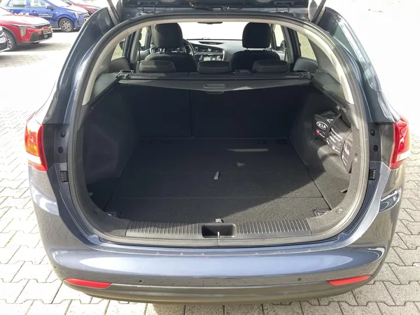 Kia Ceed SW 1,6 GDi TOP - foto 17